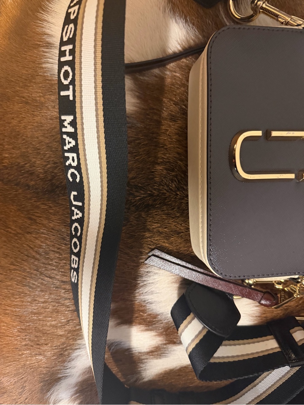 Marc Jacobs Black Leather Compact Belt Bag with Gold Double-J Logo - Picture 6 of 9